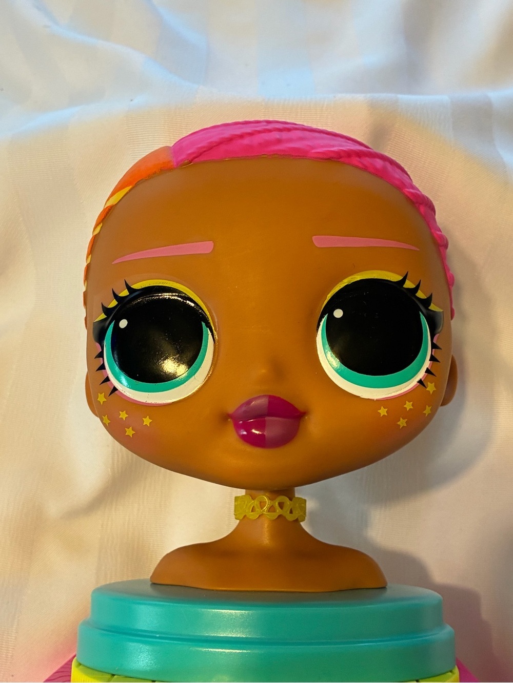 L.O.L. Surprise! Pink-Trim Doll Head Styling Station